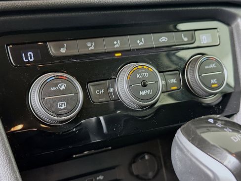 Used 2024 Volkswagen Taos SE image 23