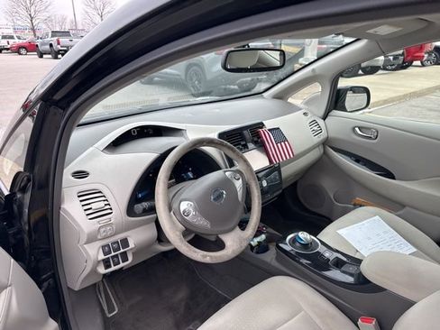 Used 2011 Nissan Leaf SL image 9