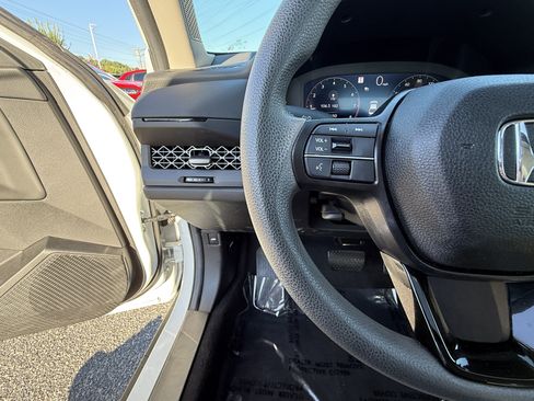 Used 2025 Honda Accord SE image 19