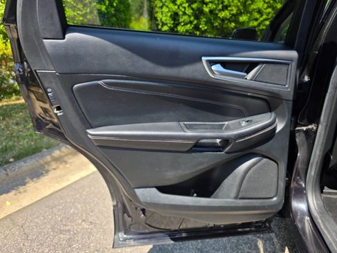 Used 2022 Ford Edge Titanium image 29