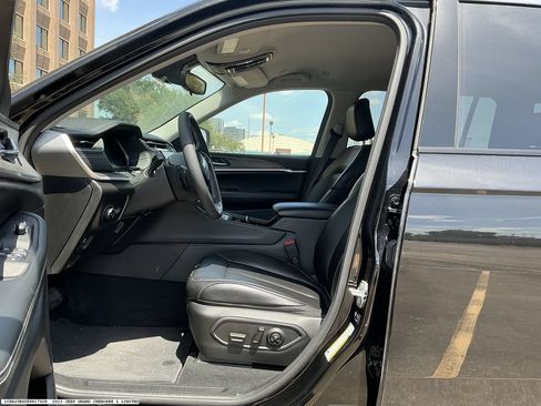 Used 2023 Jeep Grand Cherokee L Limited RWD image 6