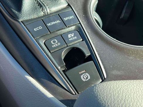 Certified 2024 Toyota Camry SE image 31