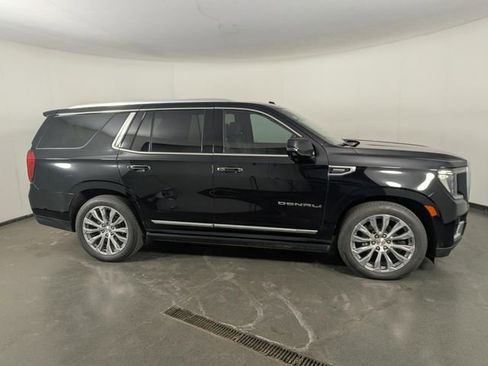 Used 2023 GMC Yukon Denali w/ Denali Reserve Package image 8