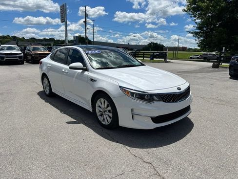 Used 2016 Kia Optima EX w/ Premium Package FWD image 2
