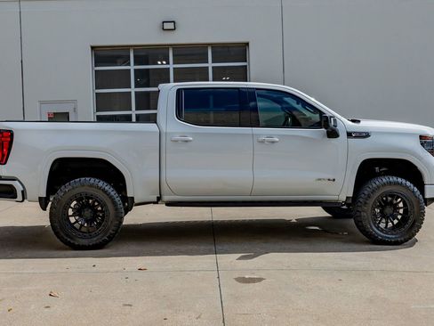Used 2022 GMC Sierra 1500 AT4 w/ AT4 Premium Package AWD/4WD image 11