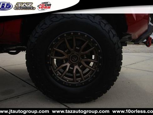 Used 2018 Toyota Tacoma SR5 RWD image 9