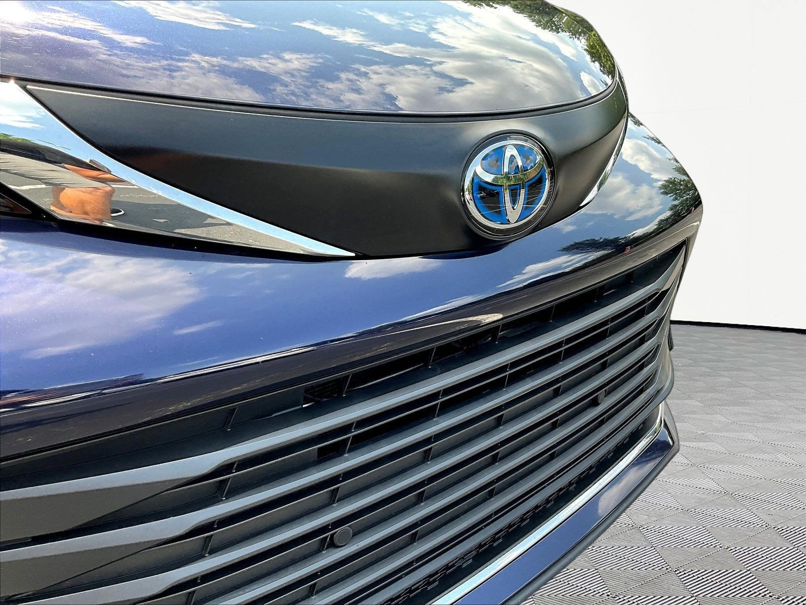 Used 2024 Toyota Sienna XLE AWD/4WD image 34