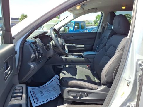 Used 2025 Nissan Pathfinder SV AWD/4WD image 22