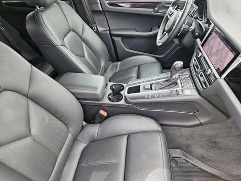 Certified 2020 Porsche Macan image 15