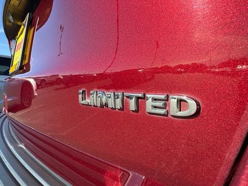 Used 2017 Jeep Grand Cherokee Limited w/ Trailer Tow Group IV AWD/4WD image 14