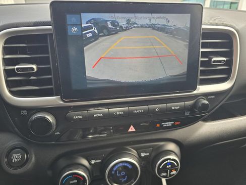 Used 2025 Hyundai Venue SEL FWD image 29