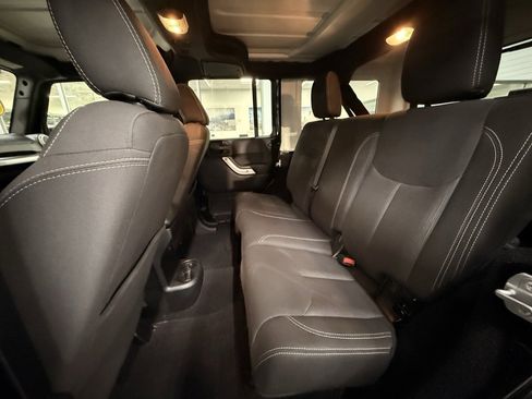 Certified 2017 Jeep Wrangler Unlimited Sahara w/ Connectivity Group image 19