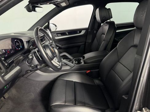 Used 2024 Porsche Cayenne AWD/4WD image 23