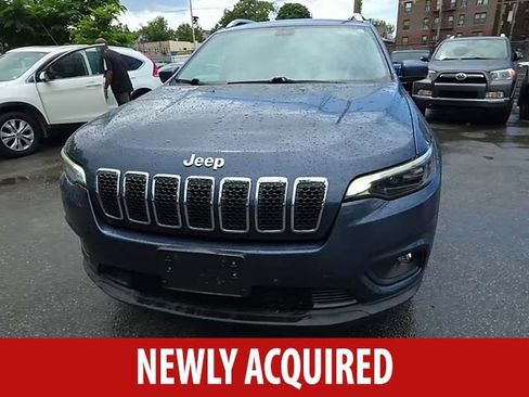 Used 2019 Jeep Cherokee Latitude Plus w/ Cold Weather Group AWD/4WD image 1