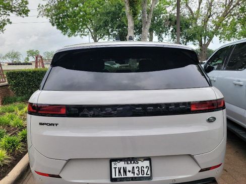 Used 2023 Land Rover Range Rover Sport SE Dynamic image 6