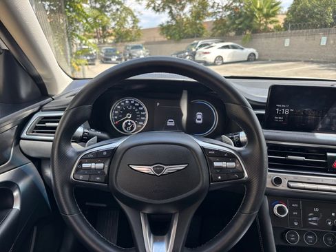 Used 2025 Genesis G70 2.5T image 34