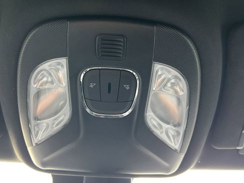 Used 2024 Jeep Compass Latitude image 17