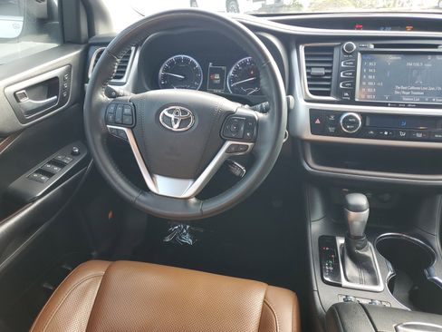 Used 2019 Toyota Highlander Limited image 13