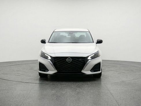 Used 2025 Nissan Altima 2.5 SV image 2