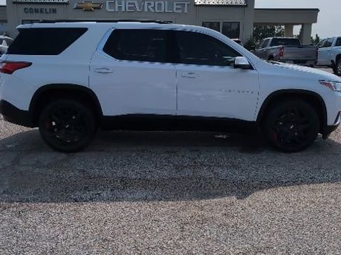 Used 2021 Chevrolet Traverse LT FWD image 3