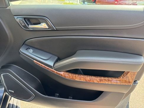 Certified 2020 Chevrolet Suburban Premier w/ Premier 6.2L Value Package image 37
