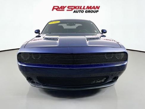 Used 2016 Dodge Challenger SXT image 2