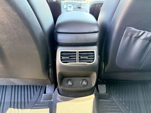 Used 2023 Hyundai Santa Fe SEL w/ Premium Package image 22