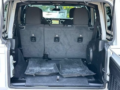 Used 2020 Jeep Wrangler Unlimited Sahara AWD/4WD image 13