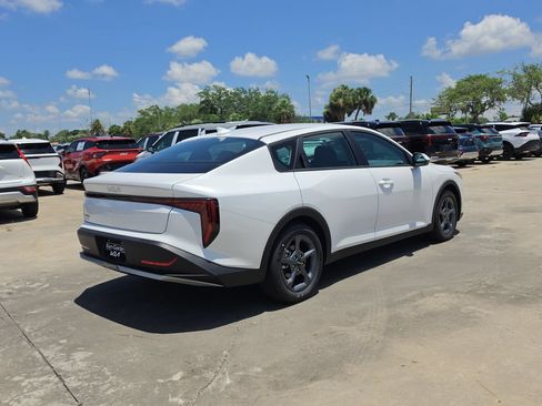 New 2026 Kia K4 FWD image 8