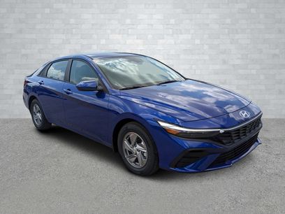 New 2025 Hyundai Elantra SE
