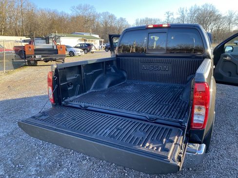 Used 2015 Nissan Frontier SV image 19