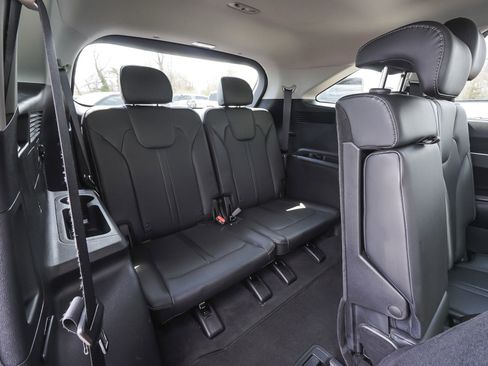Used 2023 Kia Sorento S w/ Panoramic Sunroof Package AWD/4WD image 41