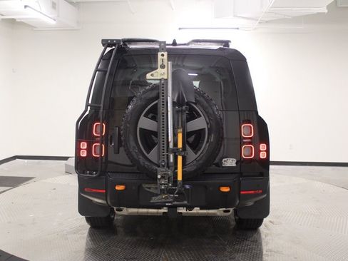 Used 2023 Land Rover Defender 130 SE image 6