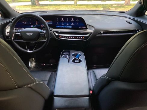 Used 2024 Cadillac Lyriq Luxury AWD/4WD image 25