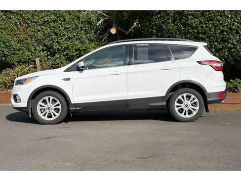 Used 2018 Ford Escape SE AWD/4WD image 6