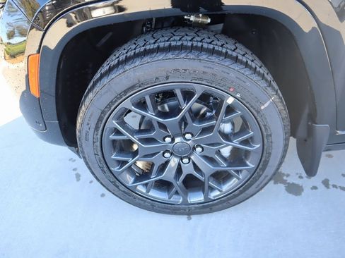 New 2025 Jeep Grand Cherokee Summit image 19