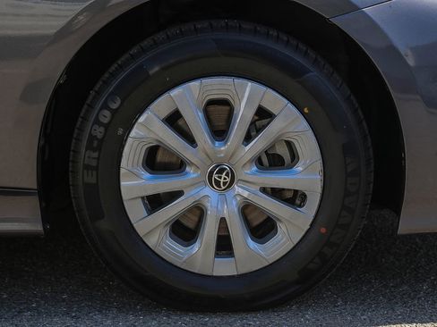 Used 2021 Toyota Prius Prime XLE FWD image 12