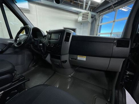 Used 2014 Mercedes-Benz Sprinter 2500 image 21