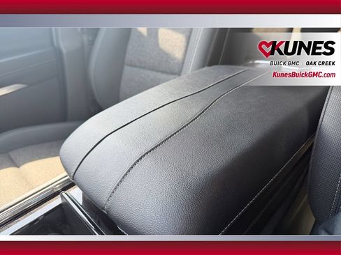 Used 2024 Chevrolet Traverse LT AWD/4WD image 32
