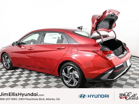 Certified 2025 Hyundai Elantra SEL image 9