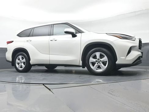 Used 2021 Toyota Highlander LE image 38