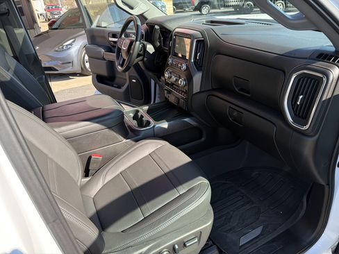 Used 2023 GMC Sierra 3500 Denali w/ Denali Ultimate Package image 4