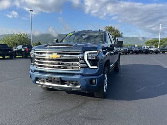 Used 2025 Chevrolet Silverado 2500 High Country w/ High Country Premium Package AWD/4WD video 3