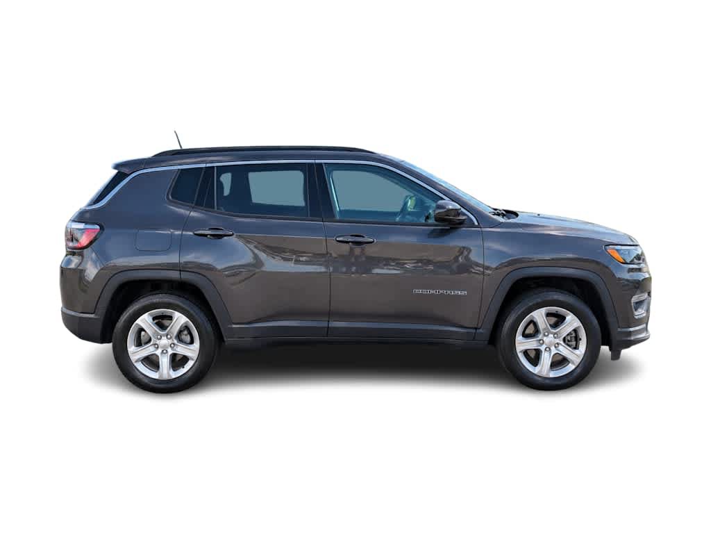 Used 2023 Jeep Compass Latitude w/ Convenience Group AWD/4WD image 4