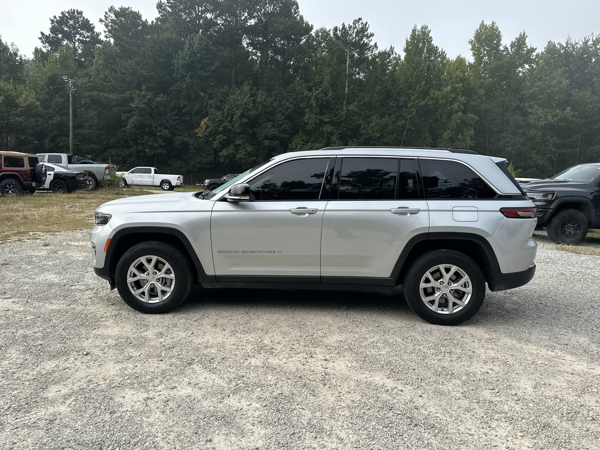 Used 2023 Jeep Grand Cherokee Limited AWD/4WD image 4