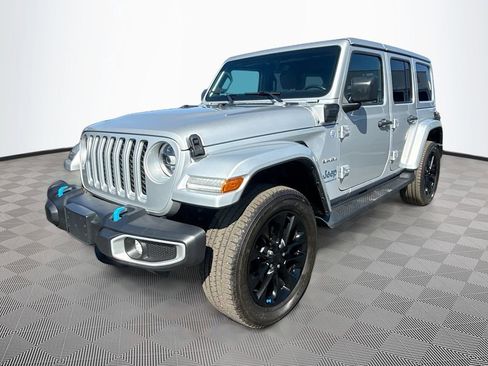 Used 2023 Jeep Wrangler Unlimited Sahara w/ Cold Weather Group AWD/4WD image 4