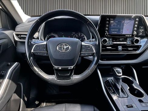 Used 2020 Toyota Highlander XLE AWD/4WD image 6