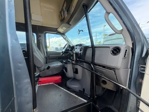 Used 2014 Ford E-350 and Econoline 350 Extended Super Duty w/ Power Group RWD image 19