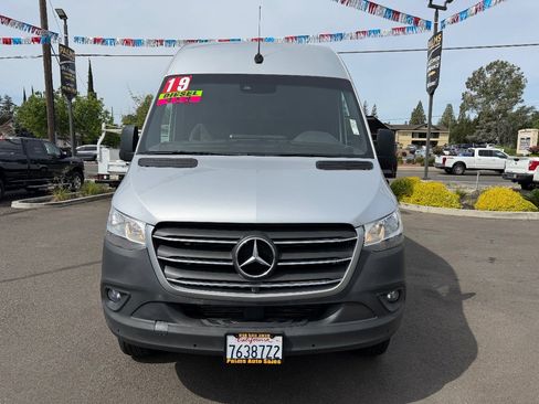 Used 2019 Mercedes-Benz Sprinter 2500 image 2