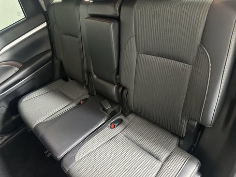 Used 2019 Toyota Highlander Plus AWD/4WD image 25